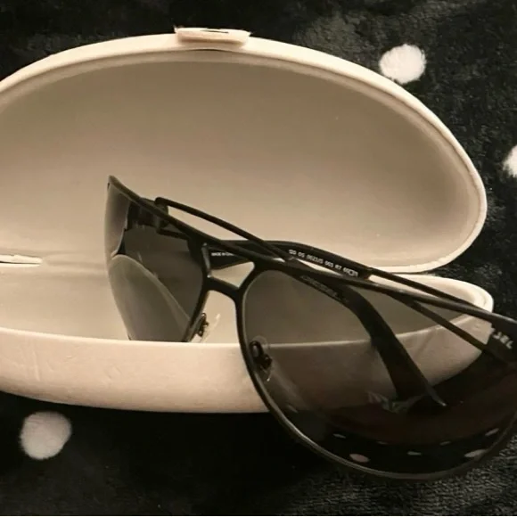 Diesel Aviators Black Sunglasses w/white case USED LIKE NEW MINOR SIGNS OF WEAR!
